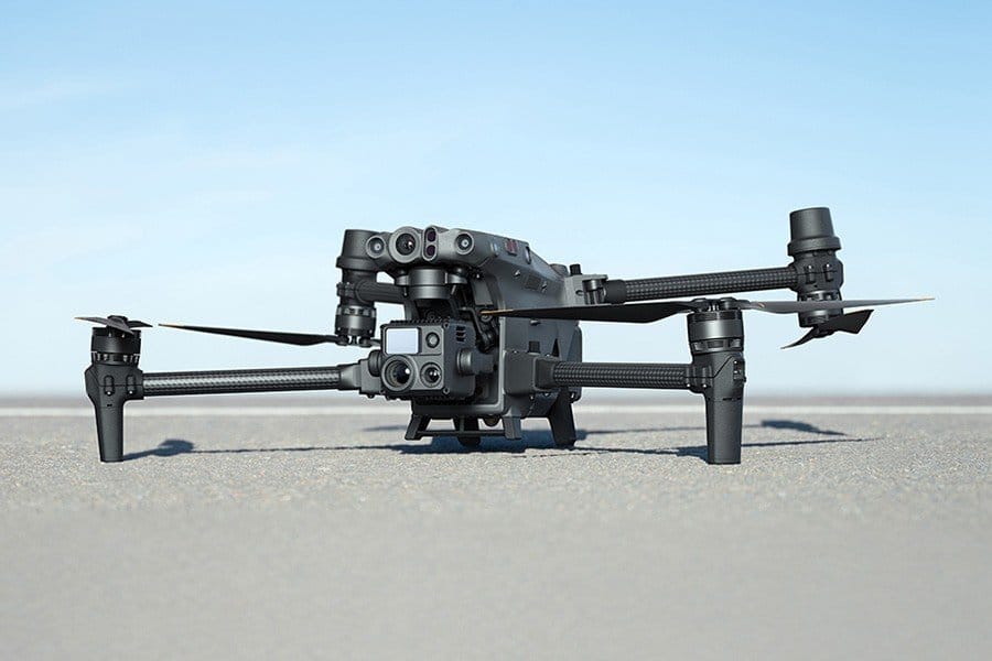 Drone DJI Matrice 30T diseñado para topografía en terrenos amplios y análisis de precisión