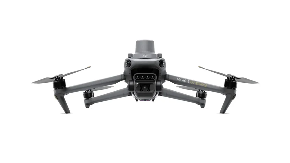 Fotografia de e commerce de Mavic 3 multiespectral con una toma de frente y fondo blanco
