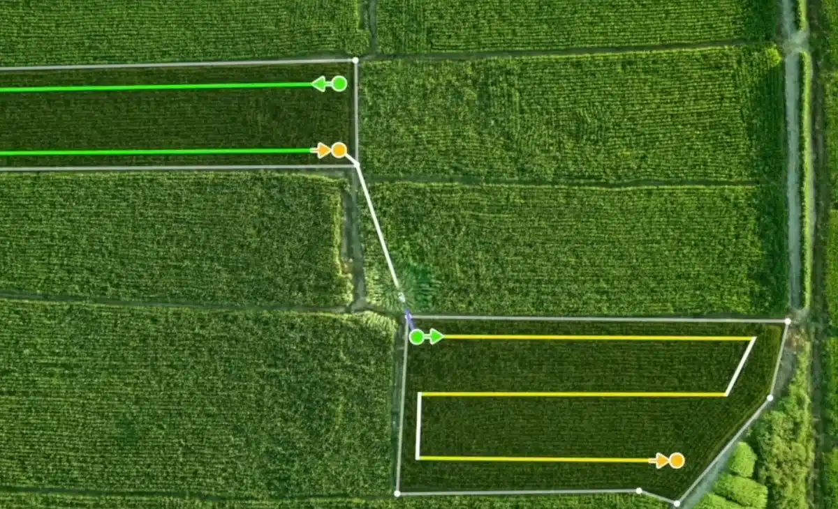 dos drones dji agras t25 fumigando un campo de cultivo