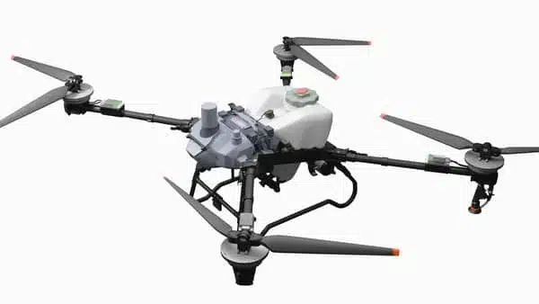 dji agras t70p visto desde arriba y con un anngulo de inclinación hacia la izquierda