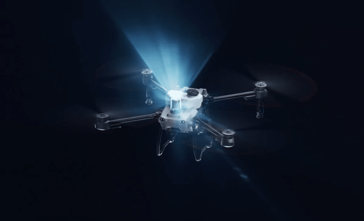 dos drones dji agras t25 fumigando un campo de cultivo